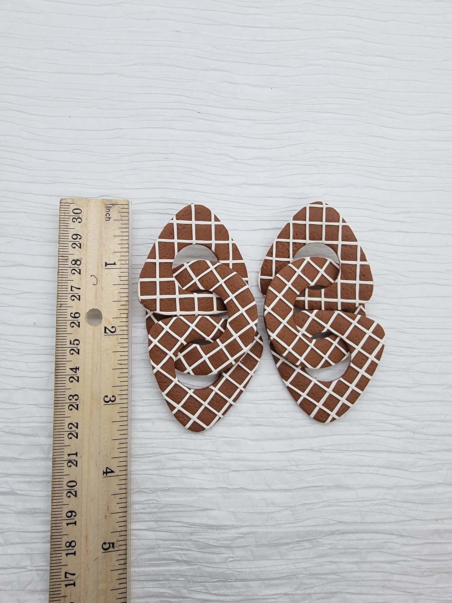 Jesse - Brown windowpane