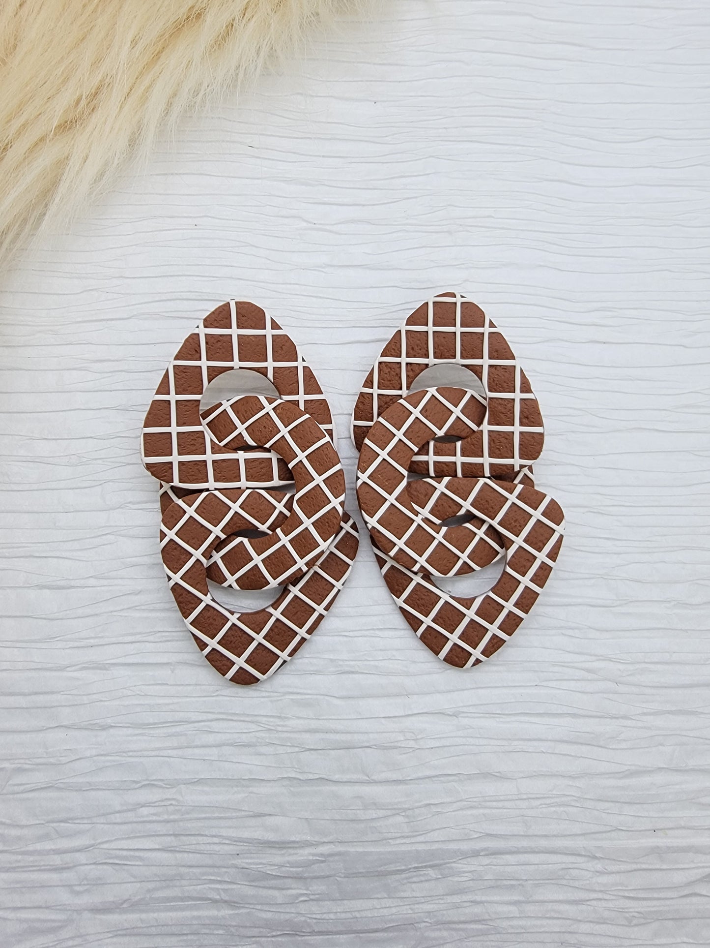 Jesse - Brown windowpane